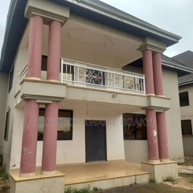 6bdrm House in Brother K Estate, Kumasi Metropolitan for sale · Photo 1