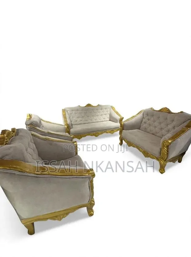 White Royal Sofa Chair · Photo 1