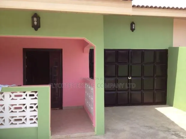 4bdrm Mansion in Feetec Properties, Tema Metropolitan for sale · Photo 1