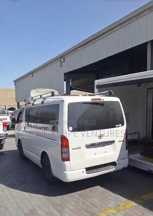 Toyota HiAce 2013 White