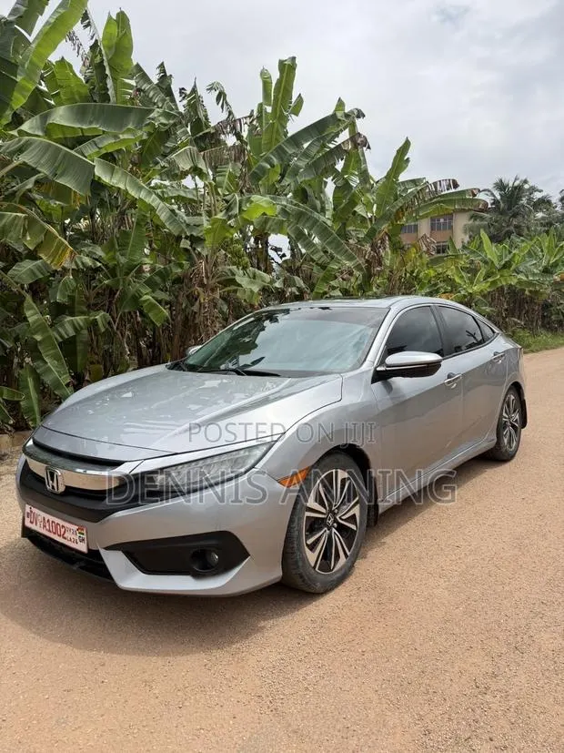 Honda Civic Touring Sedan 2018 Silver · Photo 1