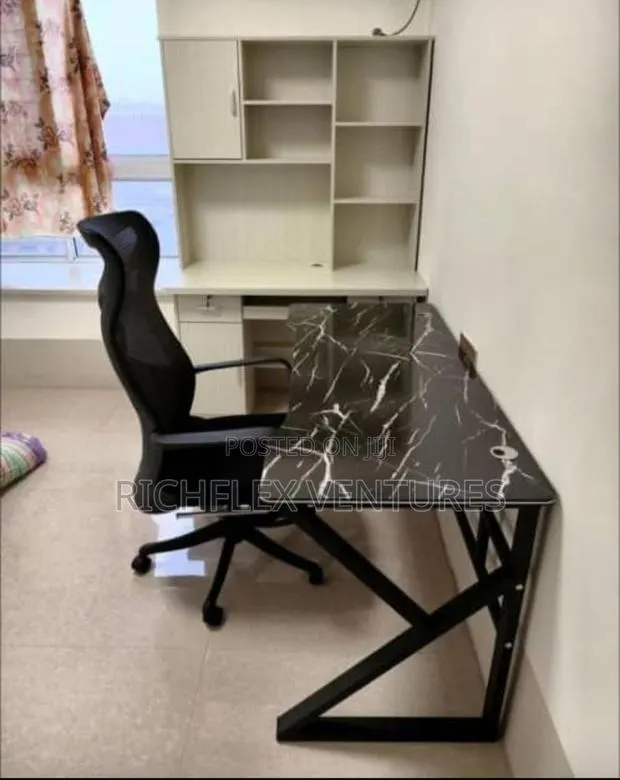 Marble Gaming and Studio Office Desk · Photo 1