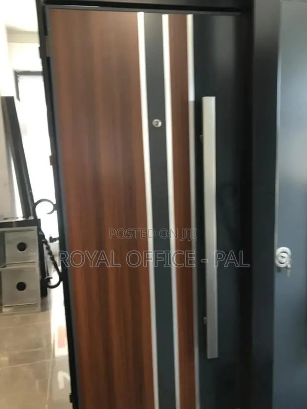 Alucobound With Wood Finish Security Door · Photo 1
