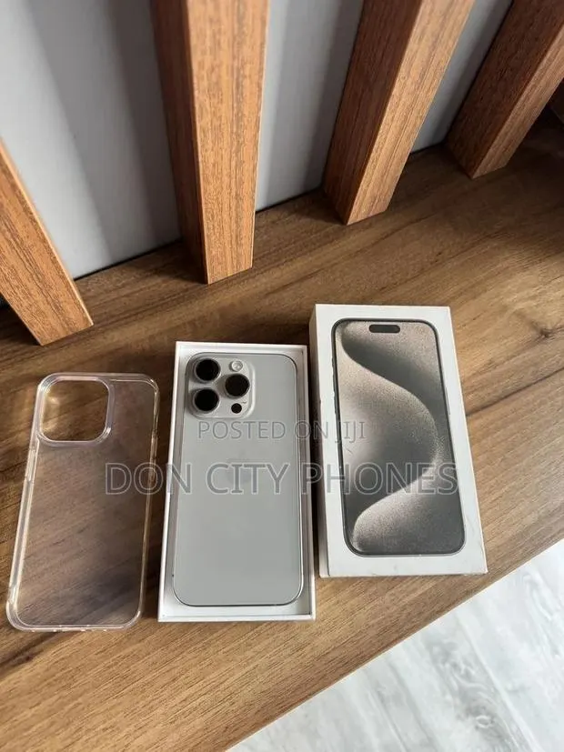 Apple iPhone 15 Pro Max 256 GB Silver · Photo 1