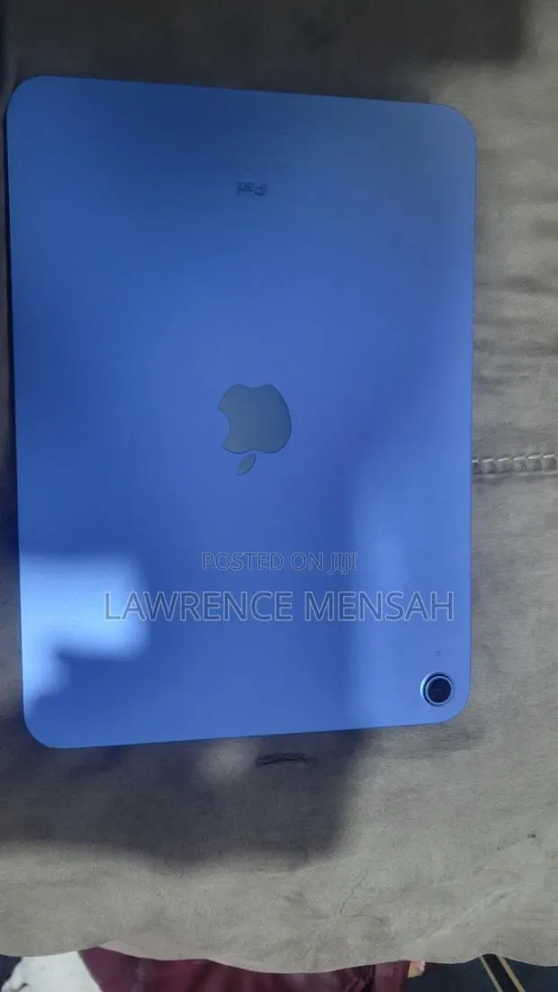 Apple iPad (2025) 64 GB Blue · Photo 4