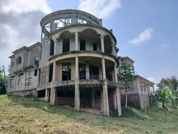 6bdrm Mansion in Kitasi, Aburi for sale · Photo 1
