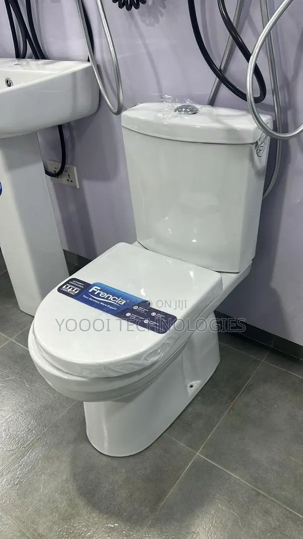 Closed Coupled Wc · Photo 1