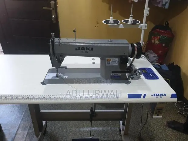 Jaki Industrial Sewing Machine · Photo 1