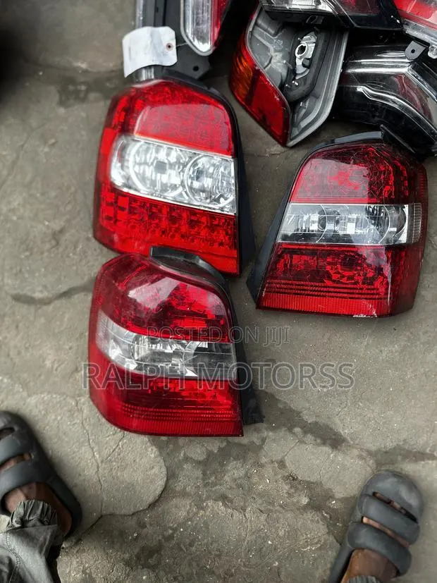 Toyota Highlander 2005 Taillights · Photo 1