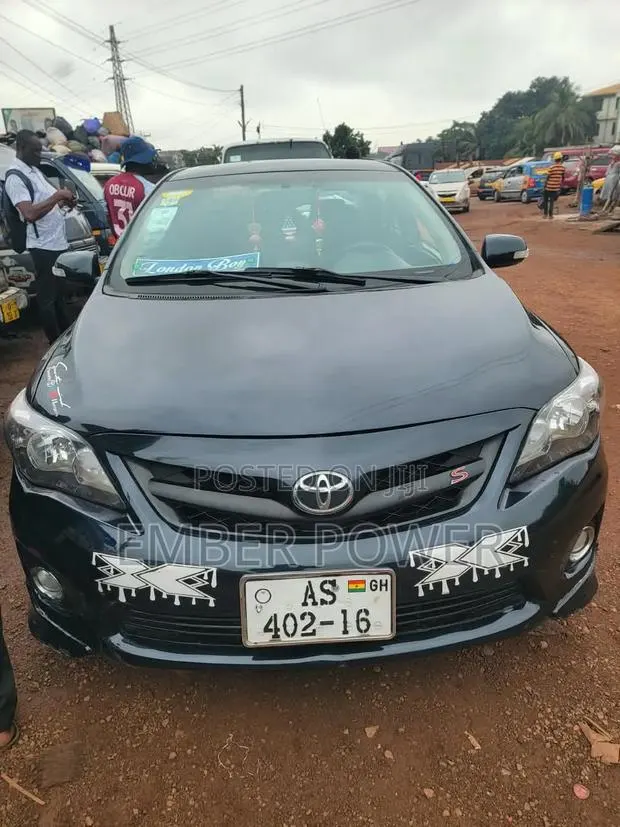Toyota Corolla 2013 Black · Photo 1