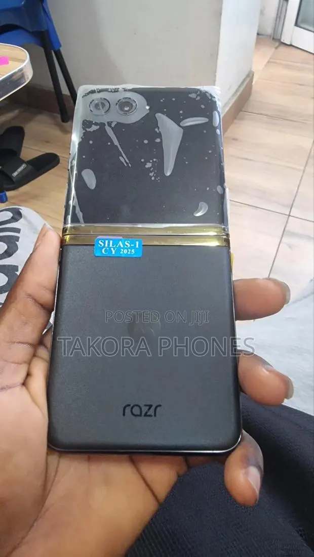 New Motorola Razr 40 Ultra 256 GB Gray · Photo 1