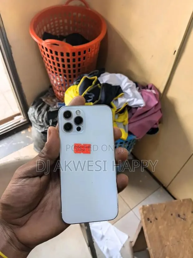 Apple iPhone 12 Pro 128 GB White · Photo 1