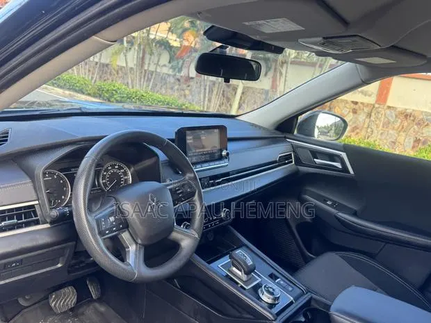 Mitsubishi Outlander ES 2024 Black · Photo 8
