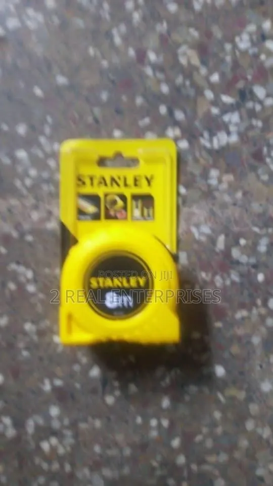 Stanley 8m/26 Ft. Basic Tape Measure · Photo 1