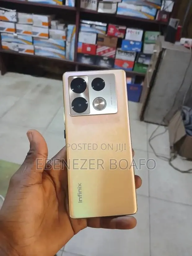 Infinix Note 40 Pro 256 GB Gold · Photo 1