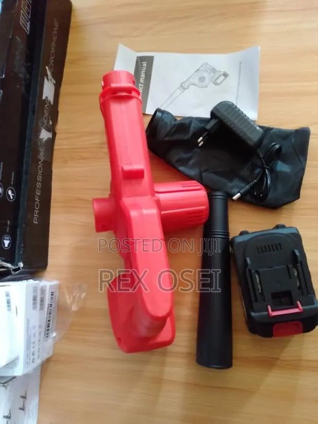 Blower With Batteries · Photo 1
