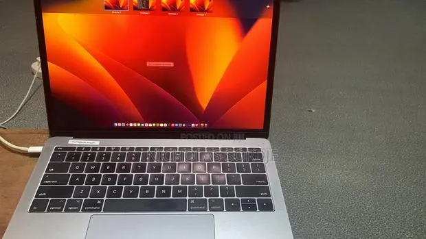 Laptop Apple MacBook Pro 2017 8GB Intel Core i5 SSD 256GB · Photo 1