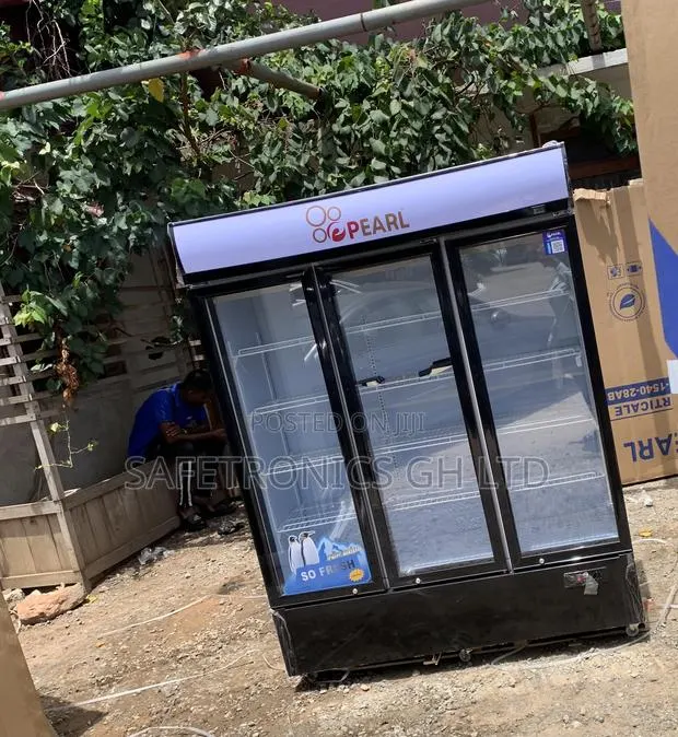 Just Premium Pearl PVC-150 Commercial 3-Door Glass Display/Beverage · Photo 1