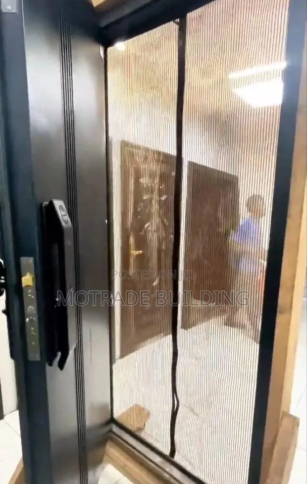 Magnetic Screen Door Curtain · Photo 1