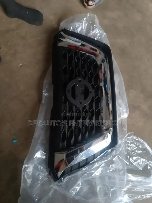 Nissan Kicks Front Shells /2018 · Photo 1