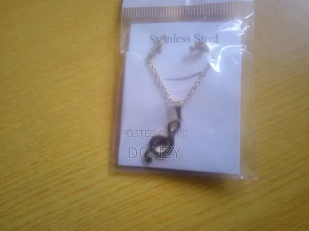 Necklace and Earrings · Photo 1