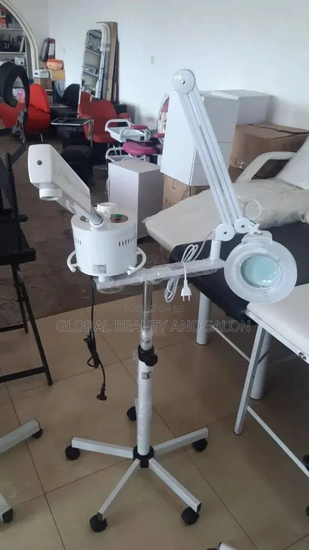 Facial Steamer With Magnifying Lamp · Photo 1