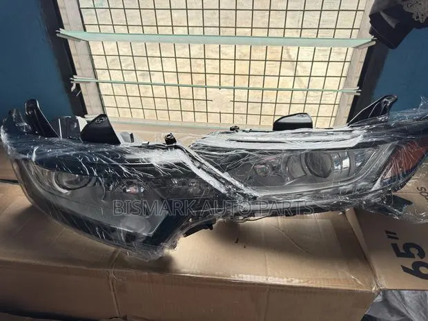 Mitsubishi Outlander 2016 2017 2018 2019 2020 2021 Headlight Pair · Photo 1