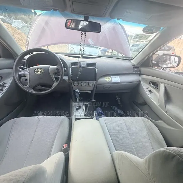 Toyota Camry LE 4dr Sedan (2.5L 4cyl 6A) 2011 Burgundy · Photo 1