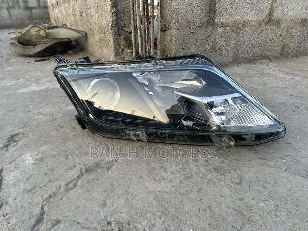 Ford Fusion 2010 Headlight Pair · Photo 1