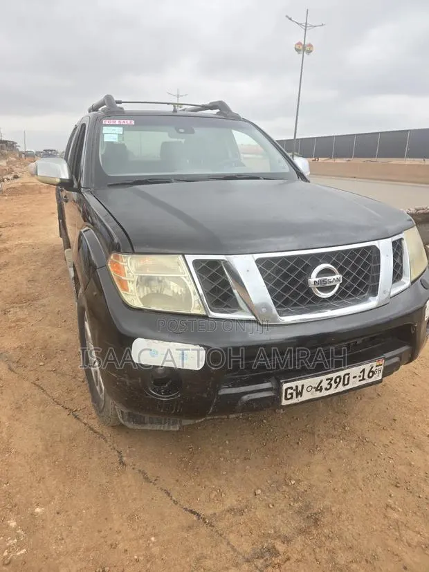 Nissan Navara 2010 Black · Photo 1