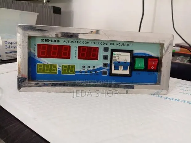Xm18d Temperature Controller · Photo 1