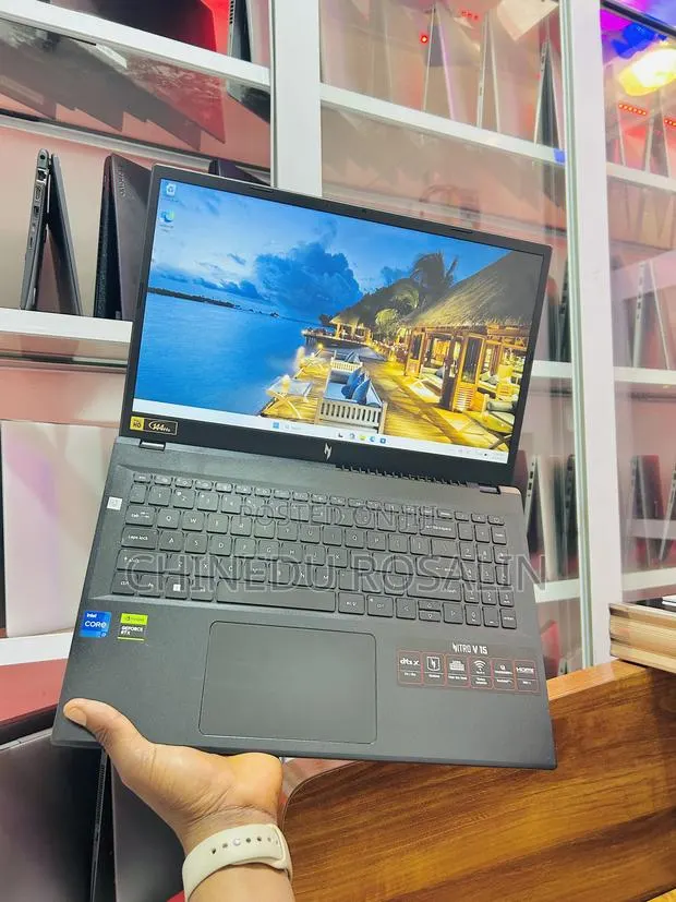 Laptop Acer Nitro V 15 16GB Intel Core i7 SSD 1T · Photo 1