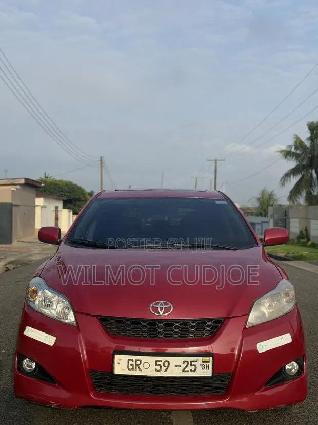 Toyota Matrix L Hatchback FWD (1.8L 4cyl) 2014 Red · Photo 1