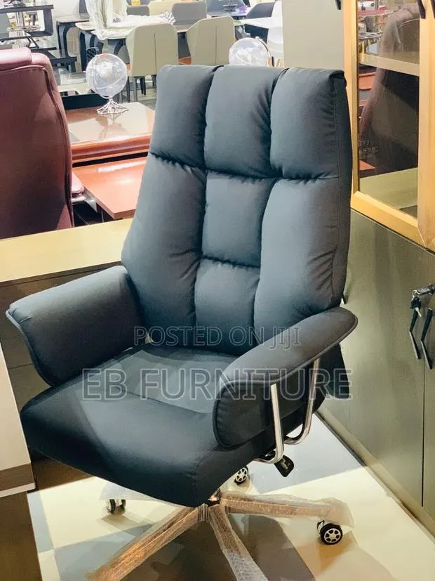 Black Leather Office Chair · Photo 1