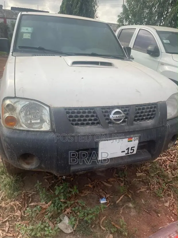 Nissan Hardbody 2015 White · Photo 1