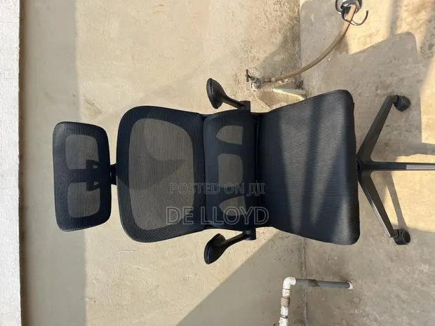 Headrest Ergonomic Chair · Photo 1