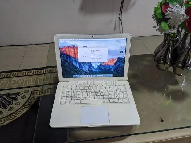 Laptop Apple MacBook 2010 3GB Intel SSD 128GB · Photo 1