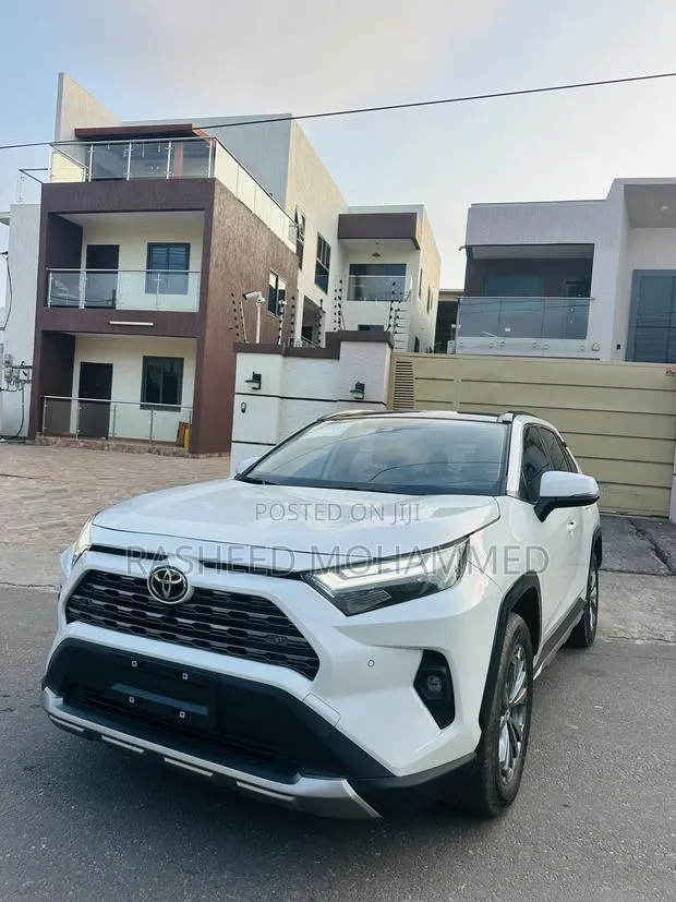 Toyota RAV4 Limited 2025 White · Photo 1