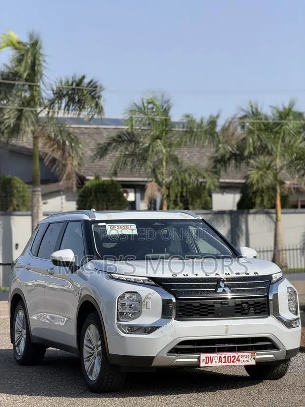 Mitsubishi Outlander SEL 2023 White · Photo 1