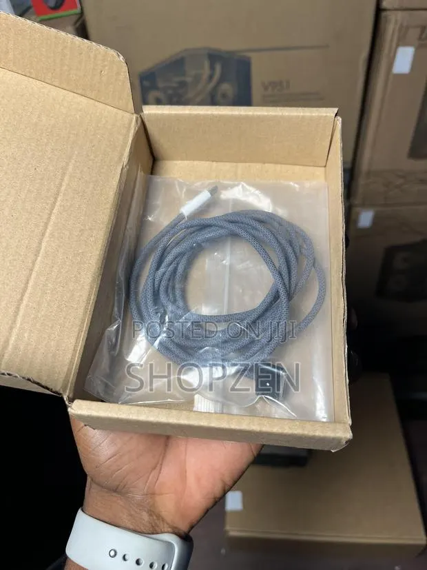 Apple USB-C to MagSafe 3 Cable · Photo 1