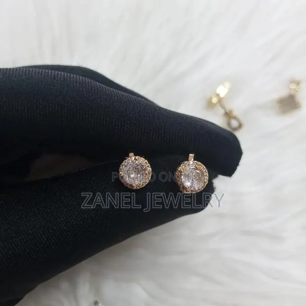 Clip Earrings · Photo 1