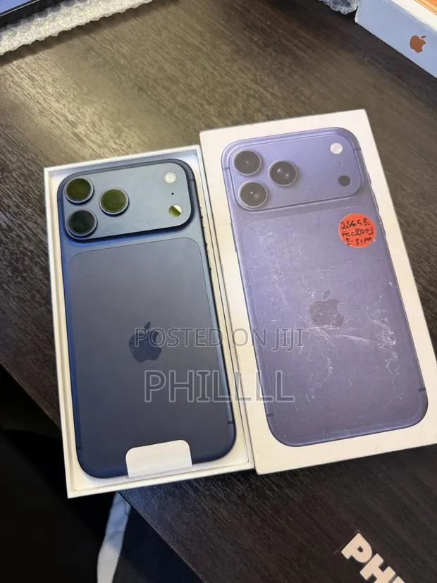 Apple iPhone 17 Pro Max 256 GB Blue · Photo 1
