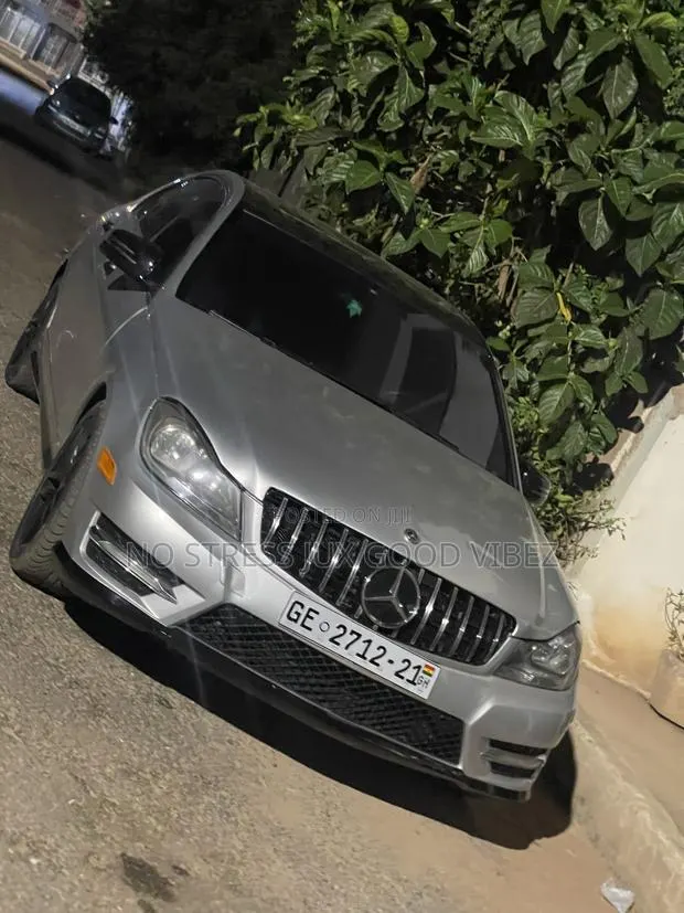 Mercedes-Benz C250 2012 · Photo 1
