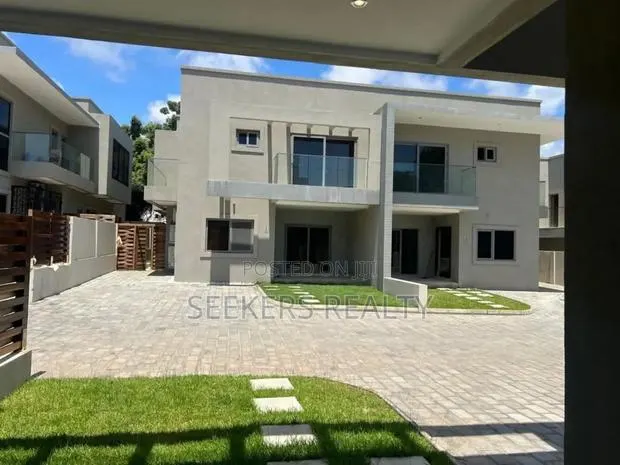 Furnished 4bdrm Townhouse / Terrace in Seekers Realty, Cantonments · Photo 1