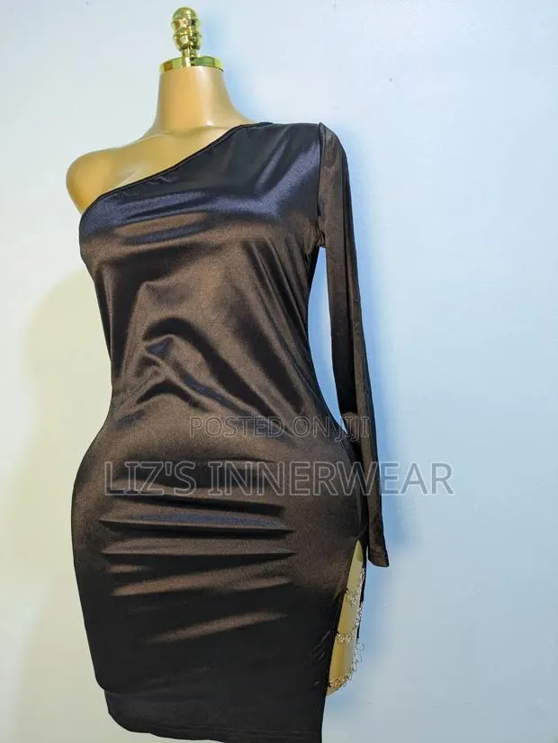 Zolique One Shoulder Chain Detail Split Hem Satin Bodvcon Dress · Photo 1