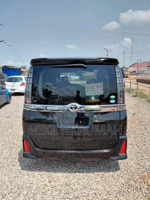 Toyota Voxy SV Premium 2014 Black · Photo 1