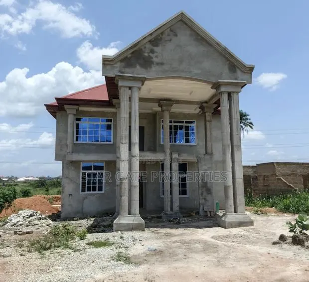 5bdrm House in Kwamo, Kumasi Metropolitan for sale · Photo 1