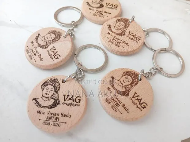 Customized Wooden Keyholder · Photo 1
