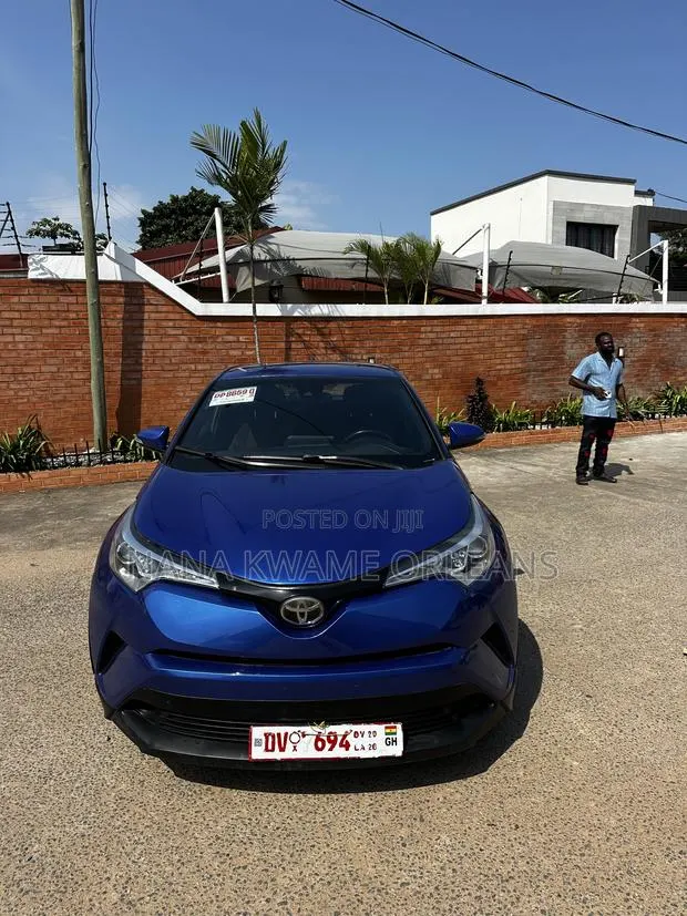 Toyota C-HR 2017 Blue · Photo 1