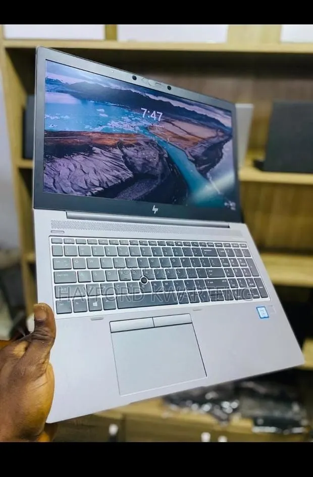 Laptop HP ZBook Studio G5 16GB Intel Core i7 SSD 256GB · Photo 1
